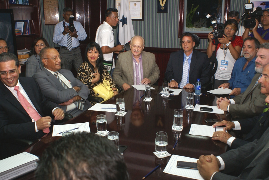 Oposición y Tribunal Electoral defenderán la transparencia de las