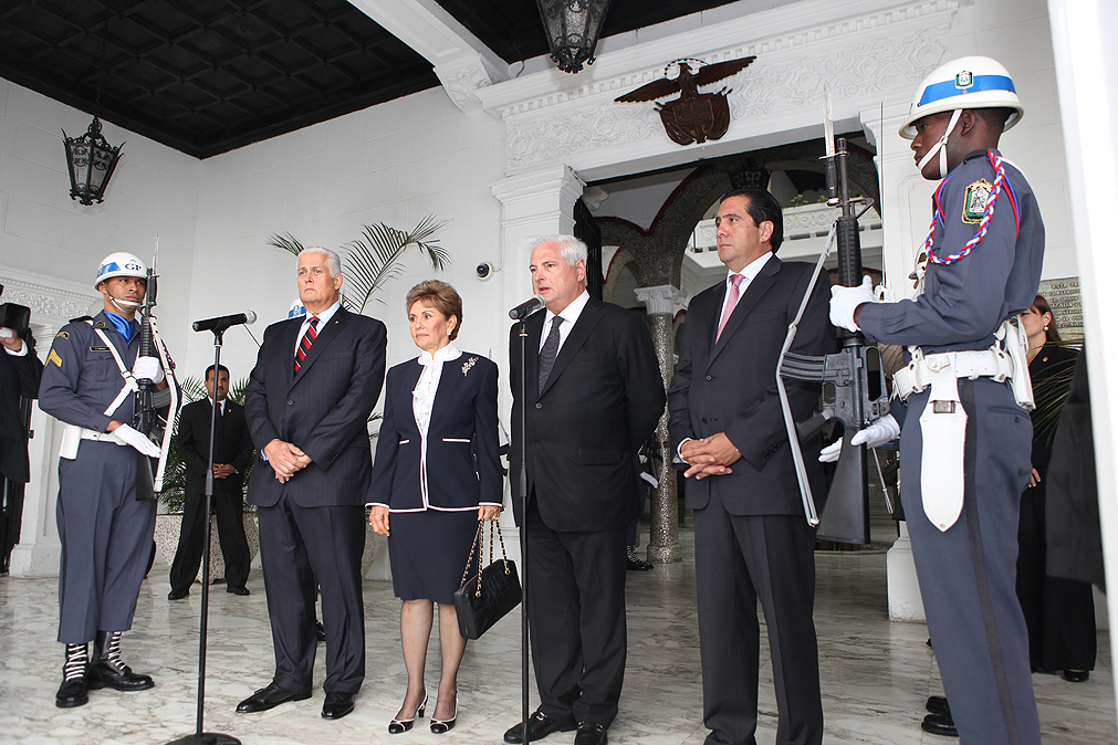 Ernesto Pérez Balladares, Mireya Moscoso, Ricardo Martinelli y Martín Torrijos - Histórica Reunión de Presidentes de Panamá