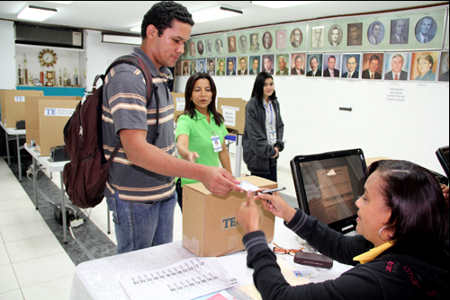 Puesto en práctica en elecciones de su junta directiva SPIA califica de eficiente sistema de voto electrónico