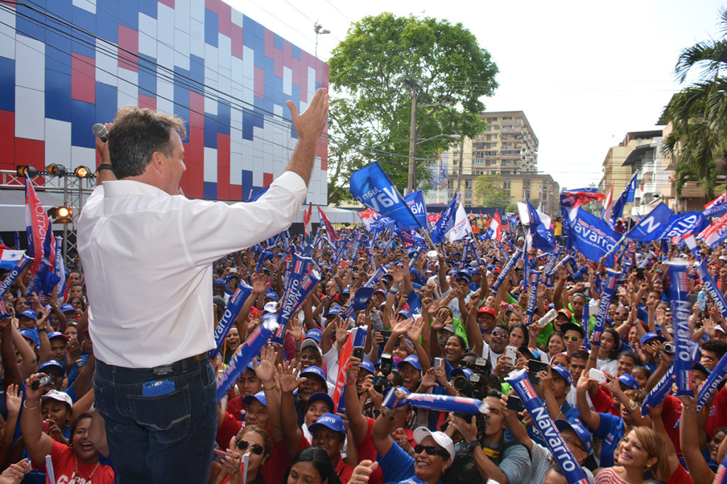 El candidato presidencial del opositor Partido Revolucionario Democrático (PRD), Juan Carlos Navarro, escogió al dirigente independiente Gerardo Solís, como su compañero de nómina